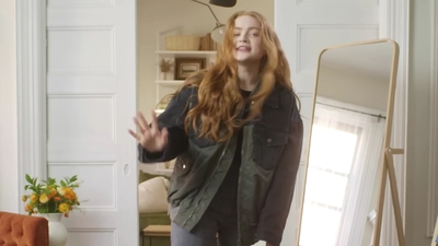 2022-05-26_-_Vogue_Magazine_-_7_Days_7_Looks_long_video_mp41952.jpg
