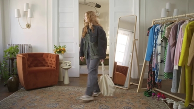 2022-05-26_-_Vogue_Magazine_-_7_Days_7_Looks_long_video_mp42007.jpg