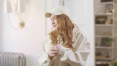2022-05-26_-_Vogue_Magazine_-_7_Days_7_Looks_long_video_mp42022.jpg
