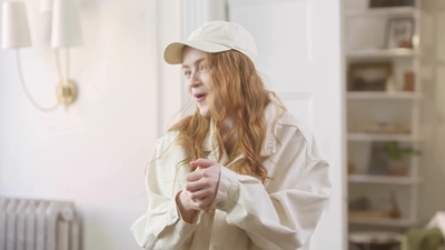 2022-05-26_-_Vogue_Magazine_-_7_Days_7_Looks_long_video_mp42023.jpg
