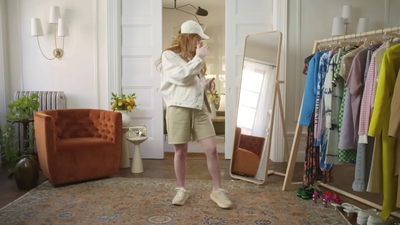 2022-05-26_-_Vogue_Magazine_-_7_Days_7_Looks_long_video_mp42024.jpg