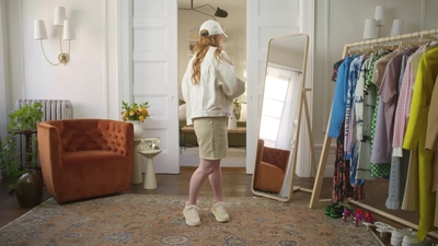 2022-05-26_-_Vogue_Magazine_-_7_Days_7_Looks_long_video_mp42025.jpg