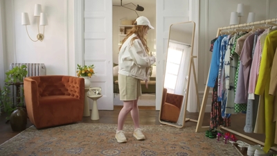 2022-05-26_-_Vogue_Magazine_-_7_Days_7_Looks_long_video_mp42027.jpg