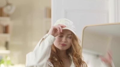2022-05-26_-_Vogue_Magazine_-_7_Days_7_Looks_long_video_mp42032.jpg