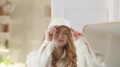 2022-05-26_-_Vogue_Magazine_-_7_Days_7_Looks_long_video_mp42033.jpg
