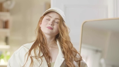 2022-05-26_-_Vogue_Magazine_-_7_Days_7_Looks_long_video_mp42034.jpg