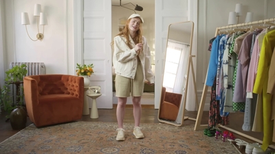 2022-05-26_-_Vogue_Magazine_-_7_Days_7_Looks_long_video_mp42039.jpg