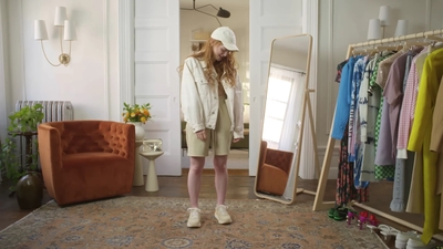 2022-05-26_-_Vogue_Magazine_-_7_Days_7_Looks_long_video_mp42041.jpg