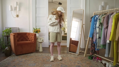 2022-05-26_-_Vogue_Magazine_-_7_Days_7_Looks_long_video_mp42042.jpg