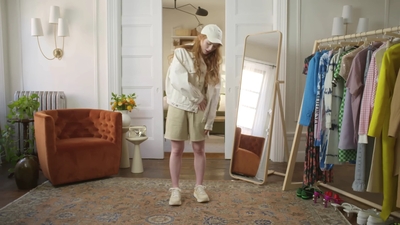 2022-05-26_-_Vogue_Magazine_-_7_Days_7_Looks_long_video_mp42044.jpg