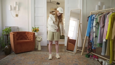 2022-05-26_-_Vogue_Magazine_-_7_Days_7_Looks_long_video_mp42045.jpg