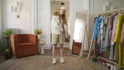 2022-05-26_-_Vogue_Magazine_-_7_Days_7_Looks_long_video_mp42046.jpg