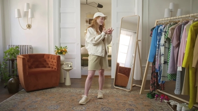 2022-05-26_-_Vogue_Magazine_-_7_Days_7_Looks_long_video_mp42054.jpg