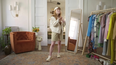 2022-05-26_-_Vogue_Magazine_-_7_Days_7_Looks_long_video_mp42055.jpg