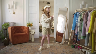 2022-05-26_-_Vogue_Magazine_-_7_Days_7_Looks_long_video_mp42056.jpg