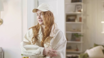 2022-05-26_-_Vogue_Magazine_-_7_Days_7_Looks_long_video_mp42059.jpg