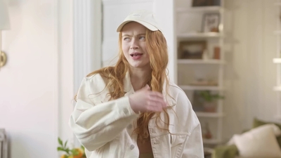 2022-05-26_-_Vogue_Magazine_-_7_Days_7_Looks_long_video_mp42060.jpg