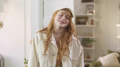 2022-05-26_-_Vogue_Magazine_-_7_Days_7_Looks_long_video_mp42062.jpg
