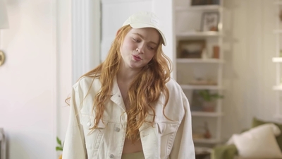 2022-05-26_-_Vogue_Magazine_-_7_Days_7_Looks_long_video_mp42063.jpg