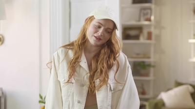 2022-05-26_-_Vogue_Magazine_-_7_Days_7_Looks_long_video_mp42064.jpg