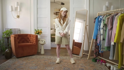 2022-05-26_-_Vogue_Magazine_-_7_Days_7_Looks_long_video_mp42068.jpg