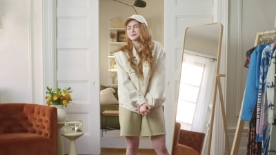 2022-05-26_-_Vogue_Magazine_-_7_Days_7_Looks_long_video_mp42071.jpg