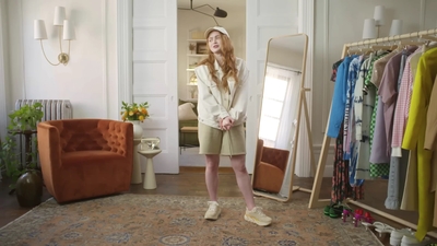 2022-05-26_-_Vogue_Magazine_-_7_Days_7_Looks_long_video_mp42072.jpg