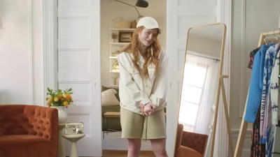 2022-05-26_-_Vogue_Magazine_-_7_Days_7_Looks_long_video_mp42076.jpg