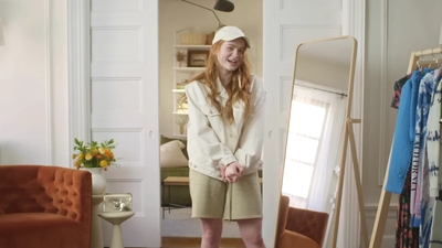 2022-05-26_-_Vogue_Magazine_-_7_Days_7_Looks_long_video_mp42077.jpg