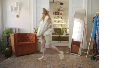 2022-05-26_-_Vogue_Magazine_-_7_Days_7_Looks_long_video_mp42084.jpg