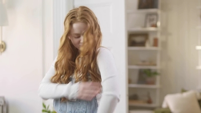 2022-05-26_-_Vogue_Magazine_-_7_Days_7_Looks_long_video_mp42100.jpg
