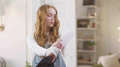 2022-05-26_-_Vogue_Magazine_-_7_Days_7_Looks_long_video_mp42101.jpg