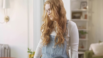2022-05-26_-_Vogue_Magazine_-_7_Days_7_Looks_long_video_mp42115.jpg