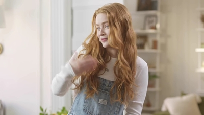 2022-05-26_-_Vogue_Magazine_-_7_Days_7_Looks_long_video_mp42117.jpg