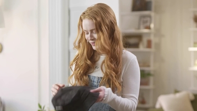 2022-05-26_-_Vogue_Magazine_-_7_Days_7_Looks_long_video_mp42118.jpg