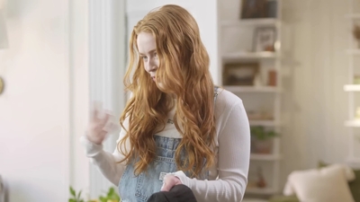 2022-05-26_-_Vogue_Magazine_-_7_Days_7_Looks_long_video_mp42119.jpg