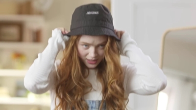 2022-05-26_-_Vogue_Magazine_-_7_Days_7_Looks_long_video_mp42129.jpg