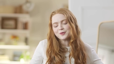 2022-05-26_-_Vogue_Magazine_-_7_Days_7_Looks_long_video_mp42146.jpg