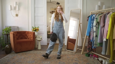 2022-05-26_-_Vogue_Magazine_-_7_Days_7_Looks_long_video_mp42149.jpg
