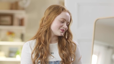 2022-05-26_-_Vogue_Magazine_-_7_Days_7_Looks_long_video_mp42159.jpg