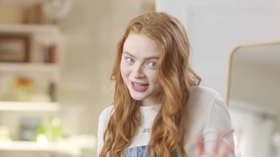 2022-05-26_-_Vogue_Magazine_-_7_Days_7_Looks_long_video_mp42161.jpg