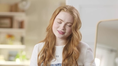 2022-05-26_-_Vogue_Magazine_-_7_Days_7_Looks_long_video_mp42163.jpg
