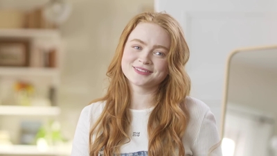 2022-05-26_-_Vogue_Magazine_-_7_Days_7_Looks_long_video_mp42164.jpg