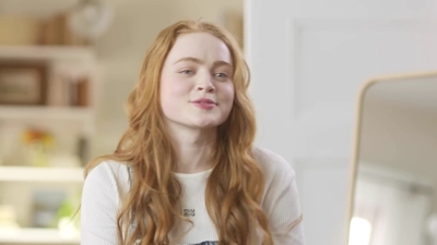 2022-05-26_-_Vogue_Magazine_-_7_Days_7_Looks_long_video_mp42165.jpg