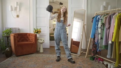 2022-05-26_-_Vogue_Magazine_-_7_Days_7_Looks_long_video_mp42166.jpg