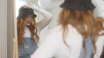 2022-05-26_-_Vogue_Magazine_-_7_Days_7_Looks_long_video_mp42180.jpg