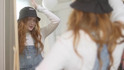 2022-05-26_-_Vogue_Magazine_-_7_Days_7_Looks_long_video_mp42181.jpg
