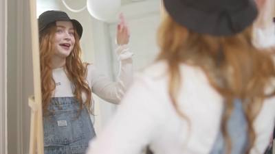 2022-05-26_-_Vogue_Magazine_-_7_Days_7_Looks_long_video_mp42184.jpg