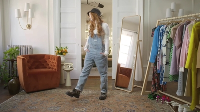 2022-05-26_-_Vogue_Magazine_-_7_Days_7_Looks_long_video_mp42191.jpg