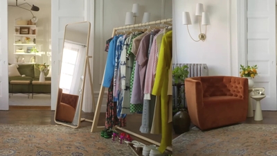 2022-05-26_-_Vogue_Magazine_-_7_Days_7_Looks_long_video_mp42192.jpg